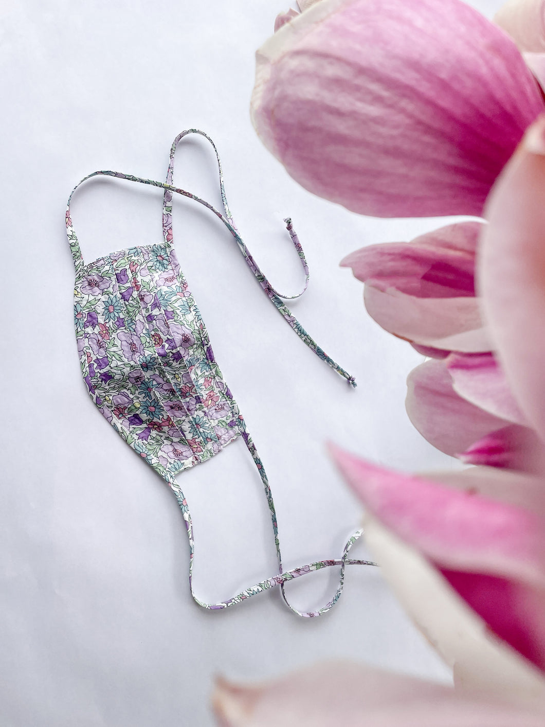 Lilac Lake Lilly Mask - Ties